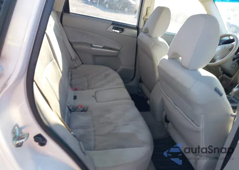 2010 Subaru Forester 2.5X Premium z USA, uszkodzony, nr VIN JF2SH6CC1AH800000